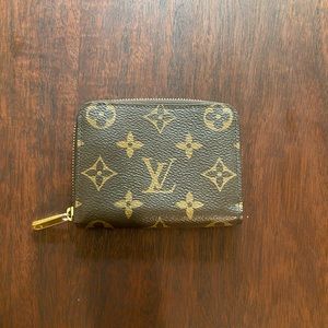Louis Vuitton zippy coin pouch with all original packaging!